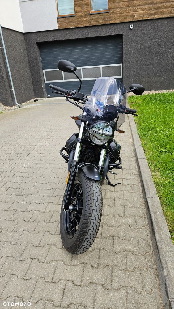 Moto Guzzi V9 - 9