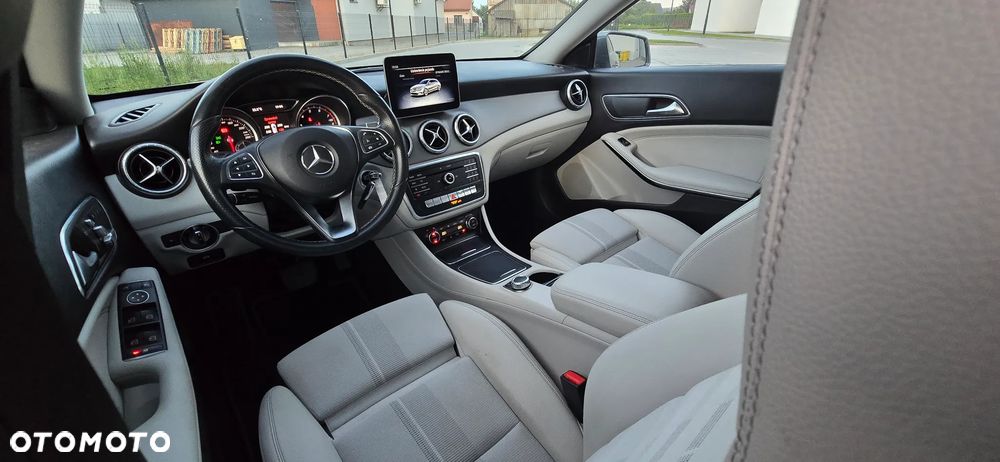 Mercedes-Benz CLA 220 4-Matic - 21