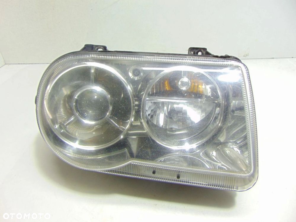 LAMPA PRAWY PRZÓD CHRYSLER 300C (2004 - 2010) 3.0 CRD 218 KM - 1