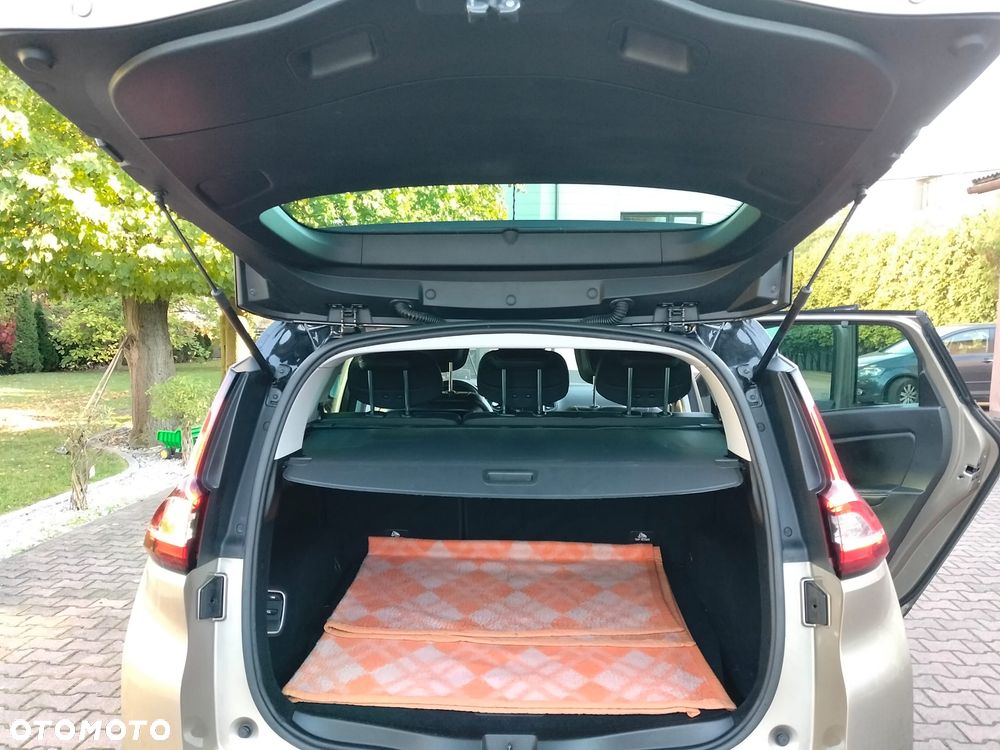 Renault Scenic 1.6 dCi Bose EDC - 8