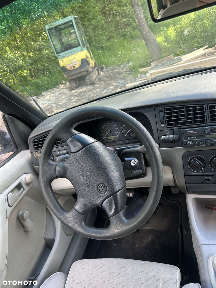 Volkswagen Golf - 3
