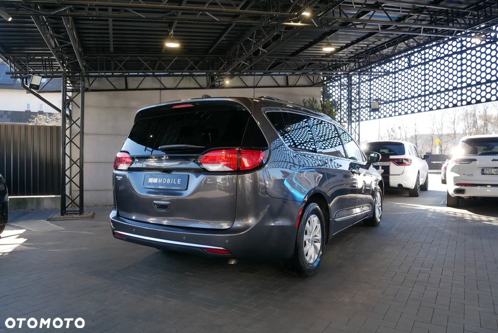 Chrysler Pacifica - 3