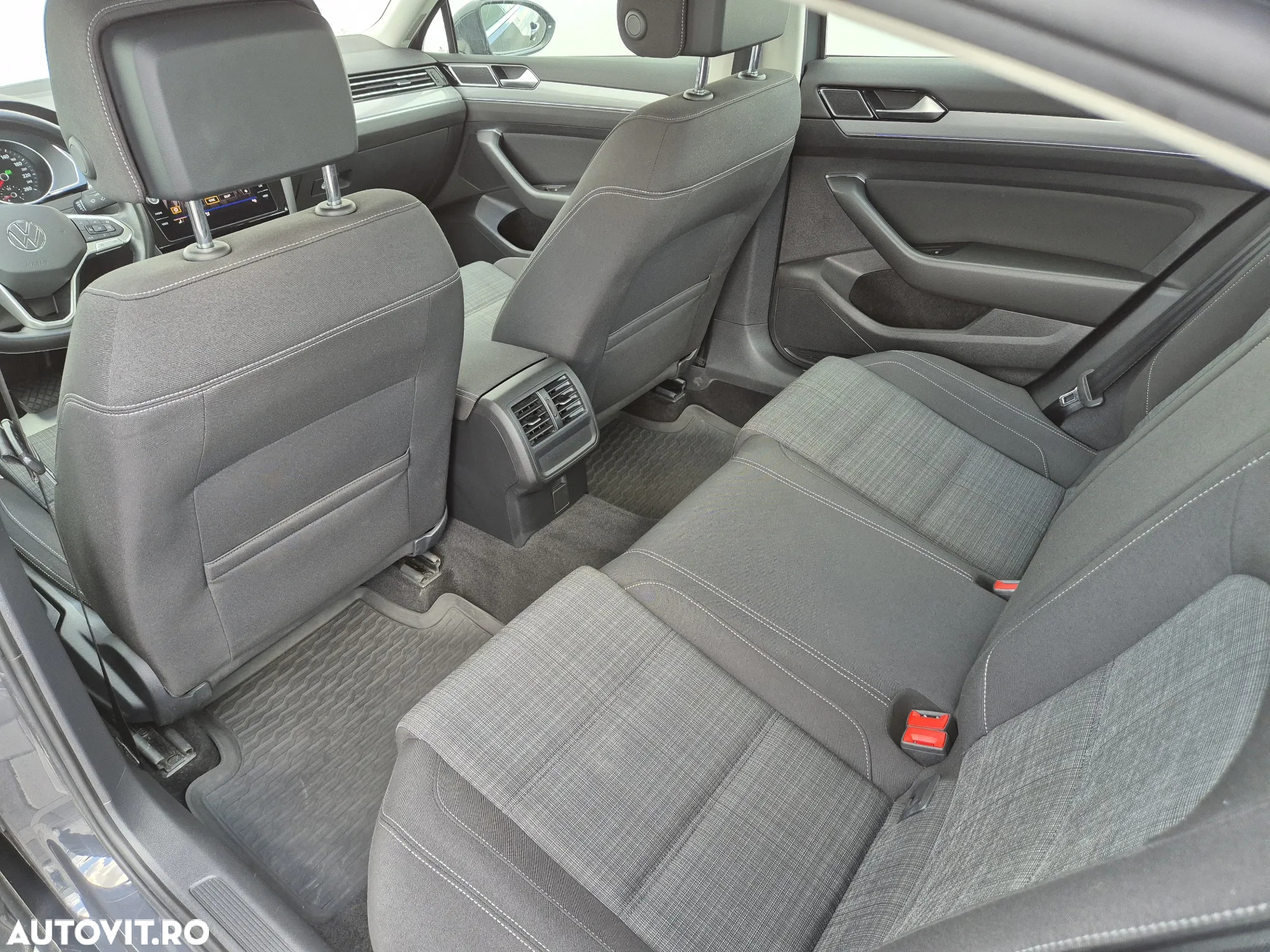 Volkswagen Passat - 11