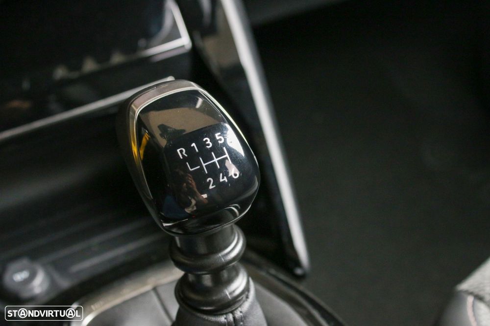 Peugeot 2008 1.2 PureTech Allure - 29