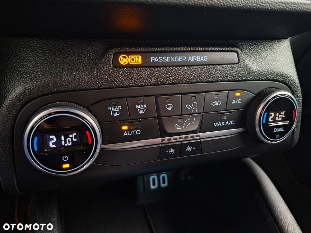 Ford Focus 1.5 EcoBoost ST-Line X - 38