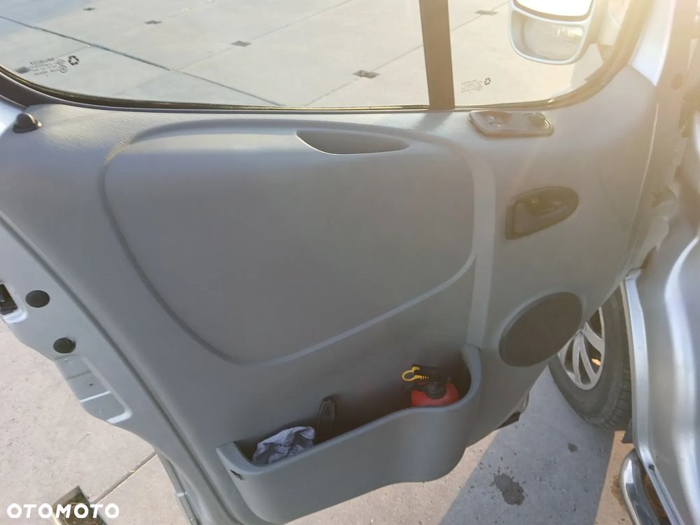 Renault Trafic - 16