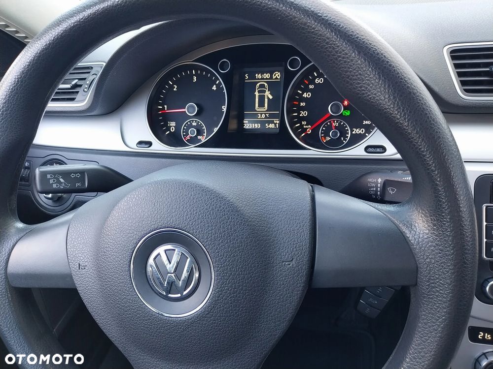 Volkswagen Passat 2.0 TDI DSG BlueMotion Technology Trendline - 28