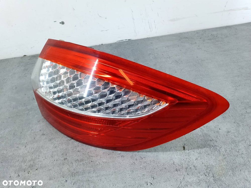 LAMPA TYLNA PRAWA FORD MONDEO MK4 7S71-13404-B KOMBI - 4