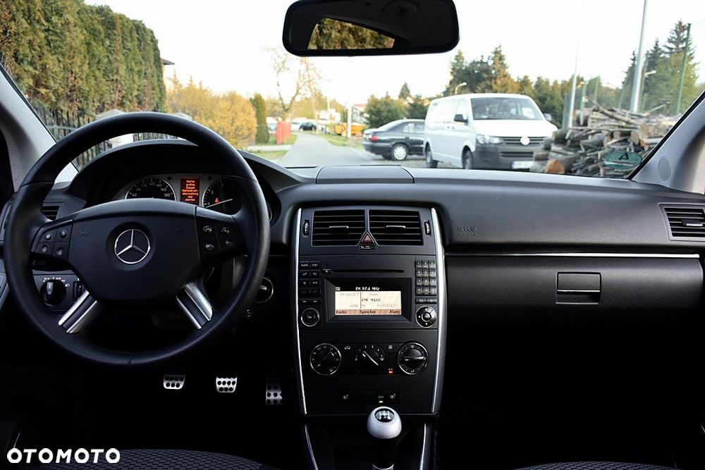 Mercedes-Benz Klasa B 180 BlueEFFICIENCY SPORT EDITION - 18