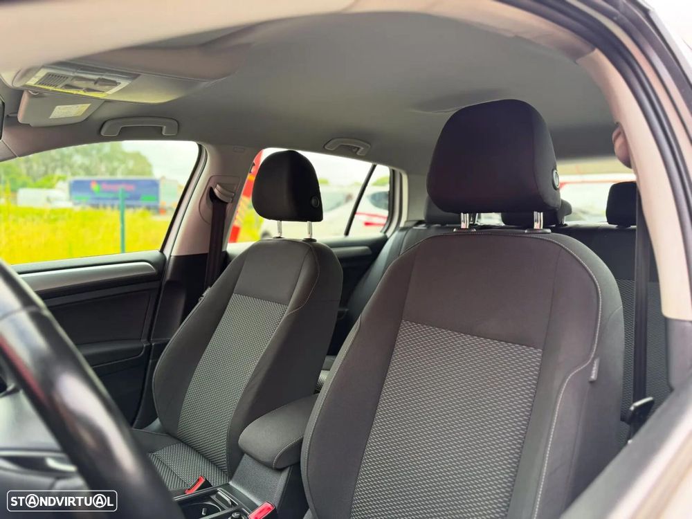 VW Golf 1.6 TDI Confortline - 14