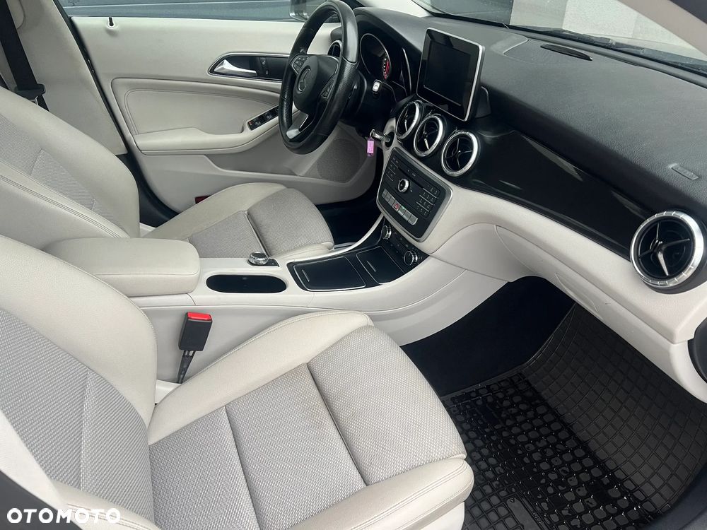 Mercedes-Benz CLA Shooting Brake 200 (CDI) d 7G-DCT - 17