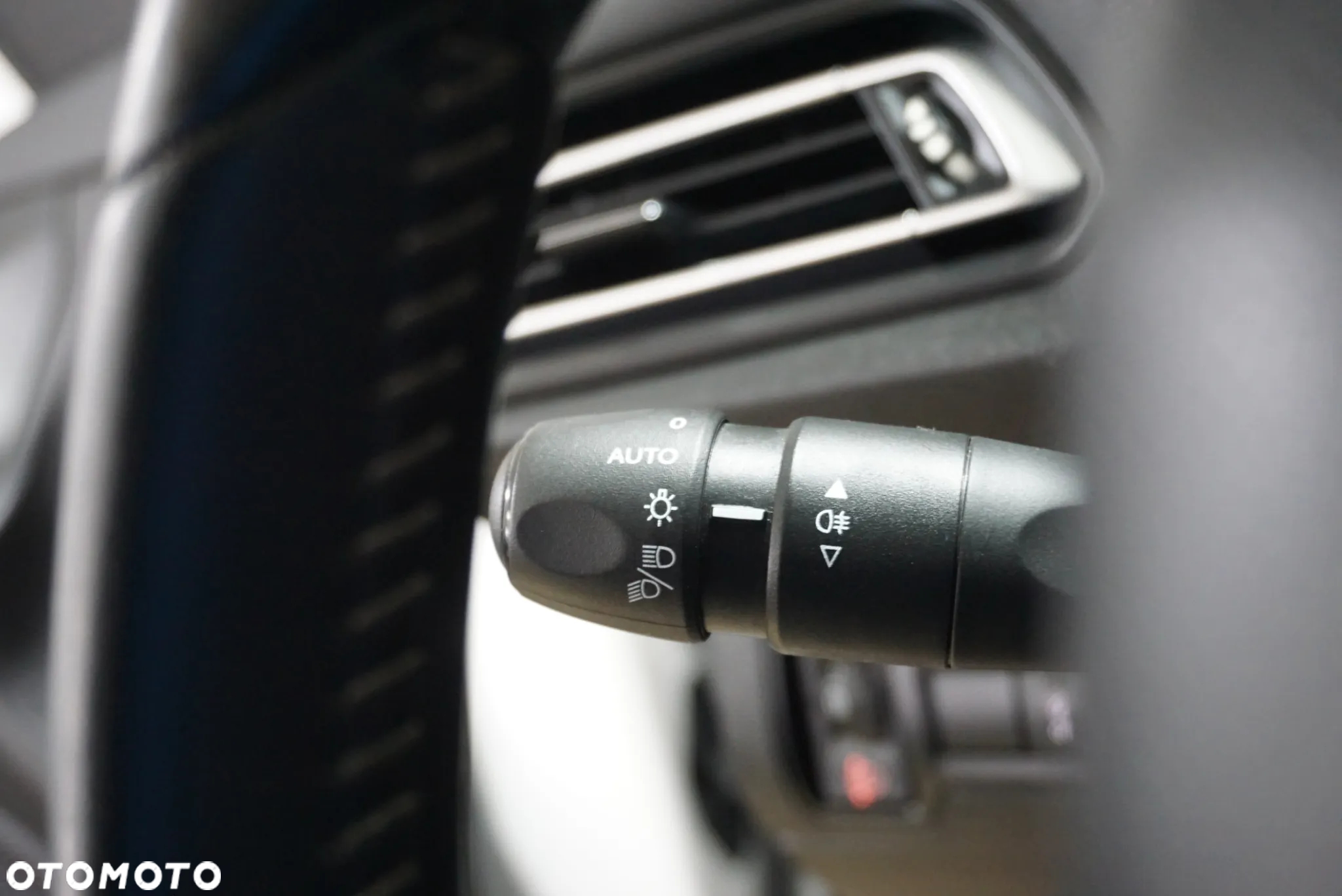 Peugeot 308 SW 1.5 BlueHDi Access S&S - 32