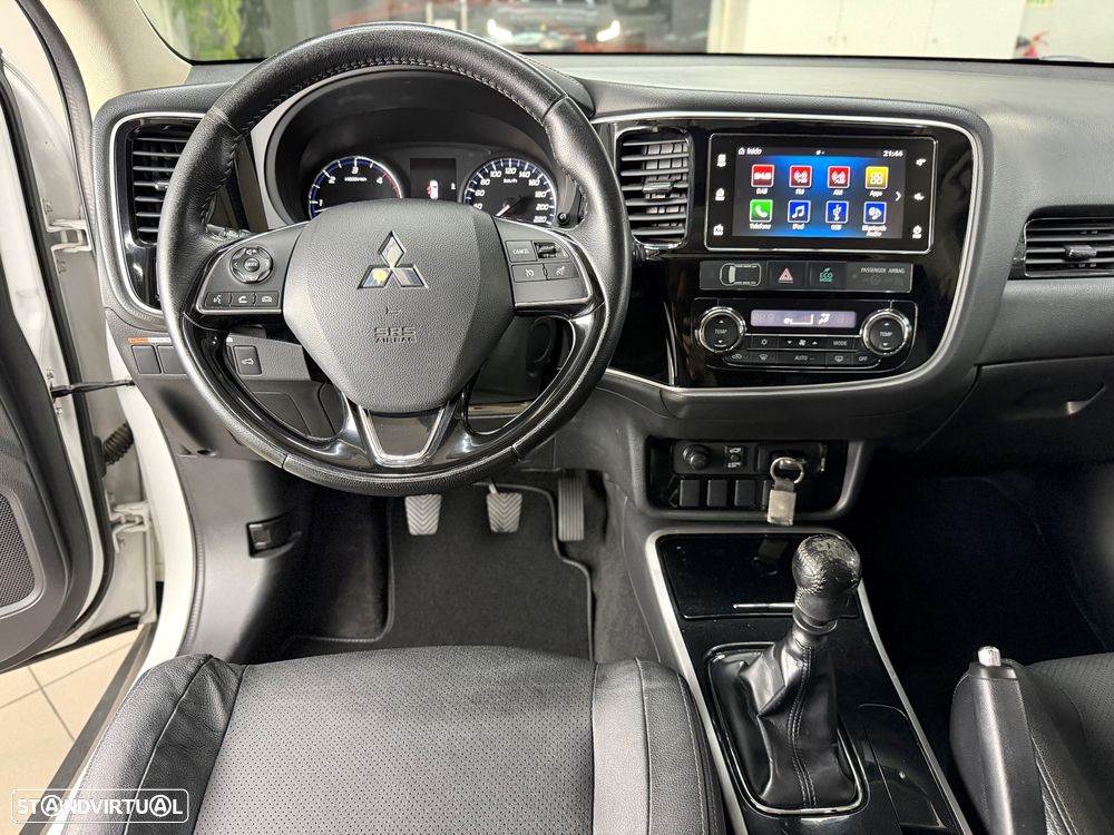 Mitsubishi Outlander 2.2 DI-D Intense+ - 17