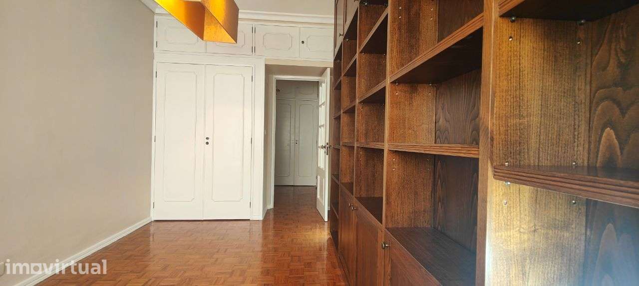 Amplo e encantador apartamento T3 no centro de Lisboa - Grande imagem: 5/18