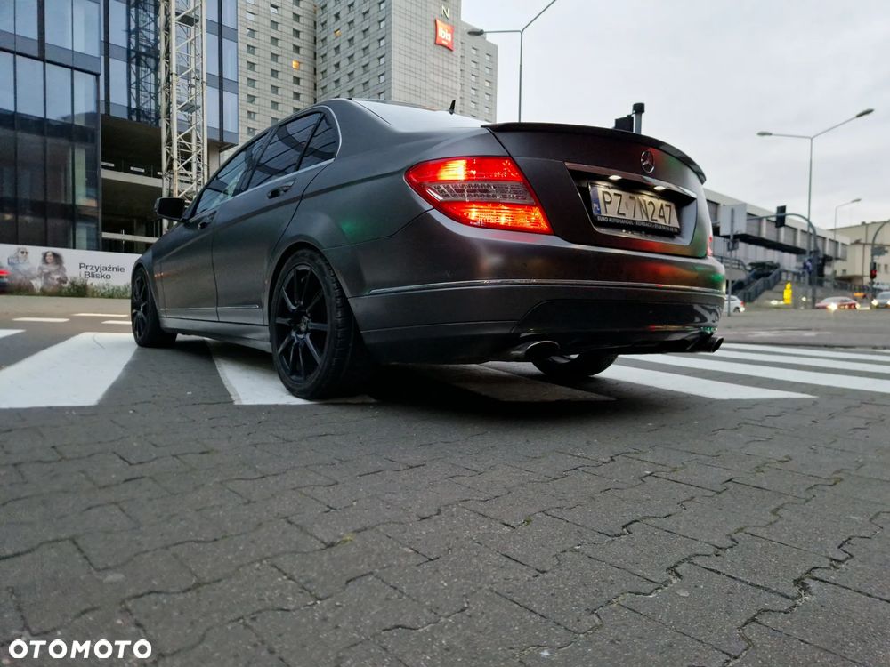 Mercedes-Benz Klasa C 320 CDI 7G-TRONIC Avantgarde DPF Sport Edition - 13