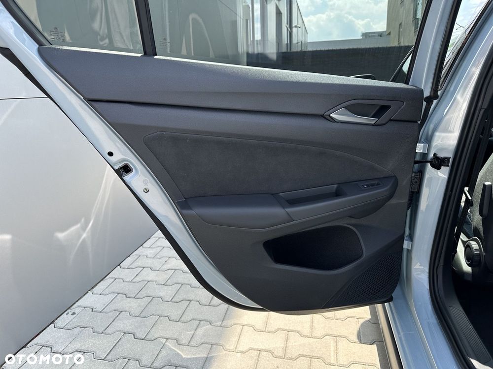 Volkswagen Golf - 22