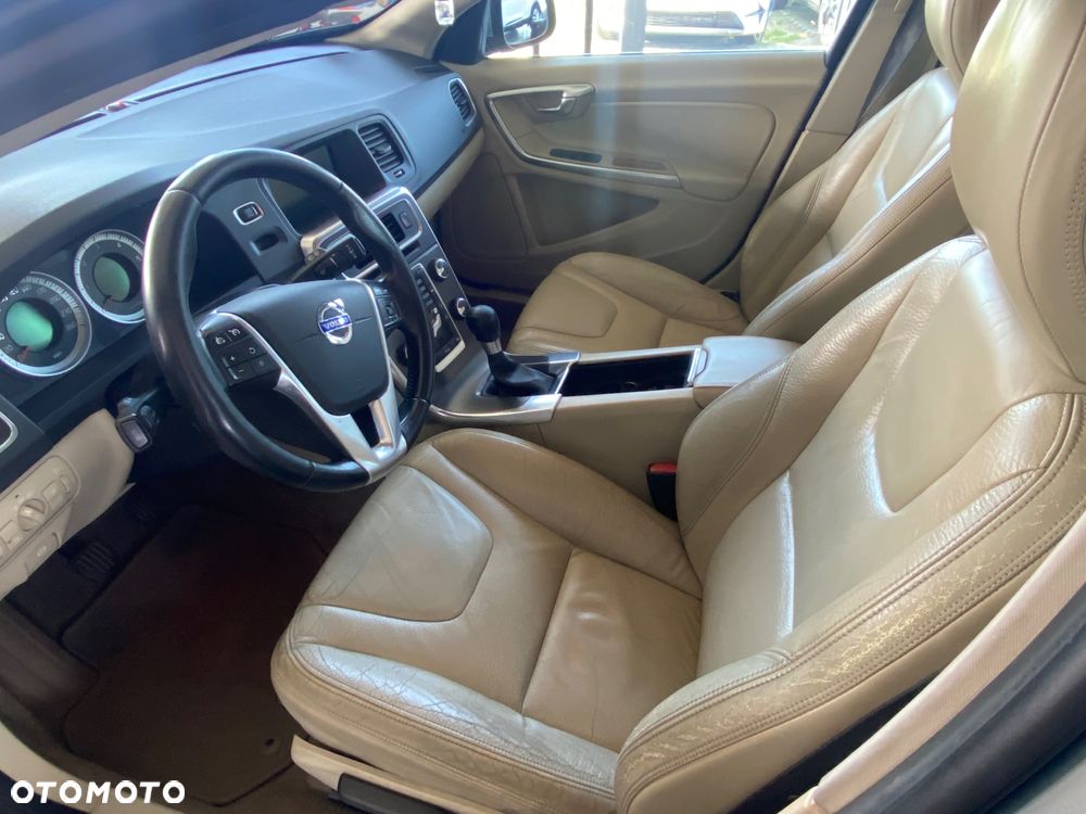 Volvo V60 D2 Momentum - 9