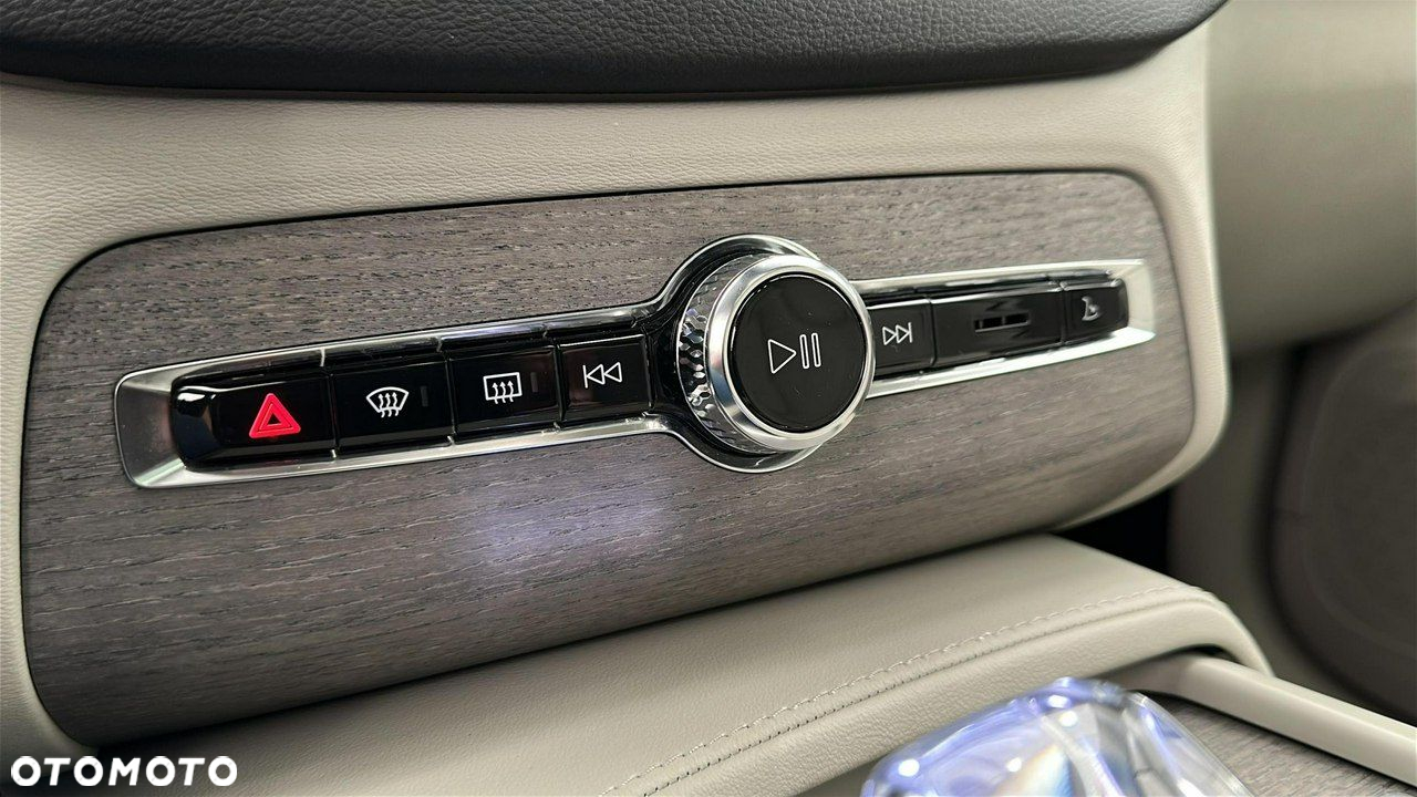 Volvo XC 90 T8 AWD Plug-In Hybrid Ultimate Dark 7os - 21