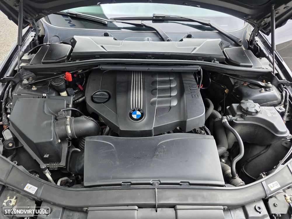 BMW 318 d Sport Line - 30