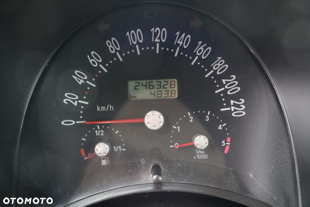 Volkswagen New Beetle - 5