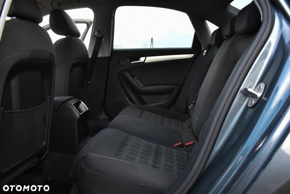 Audi A4 Limousine - 13