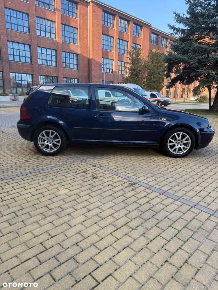 Volkswagen Golf 1.9 TDI Q - 6