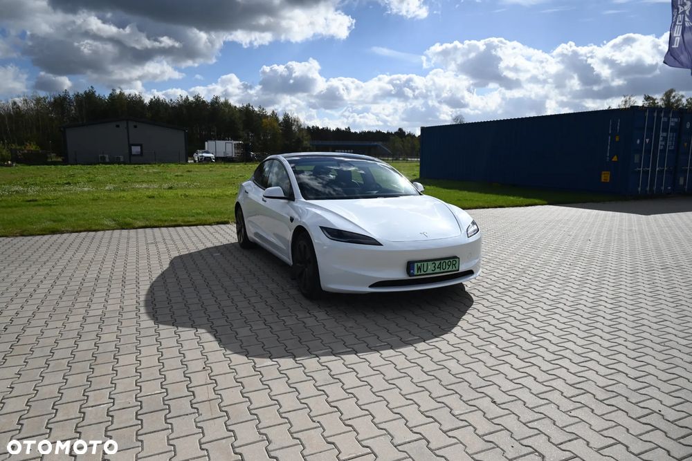 Tesla Model 3 - 35