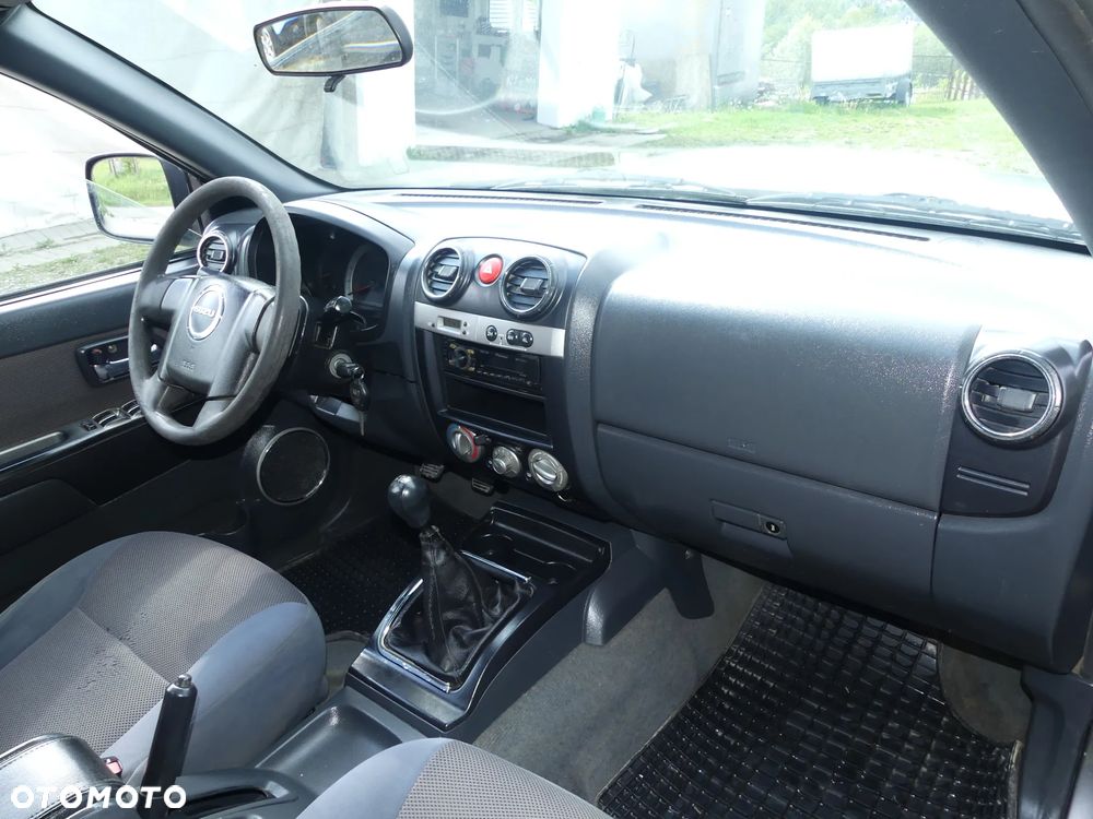 Isuzu D-Max 2.5d DC Custom - 25