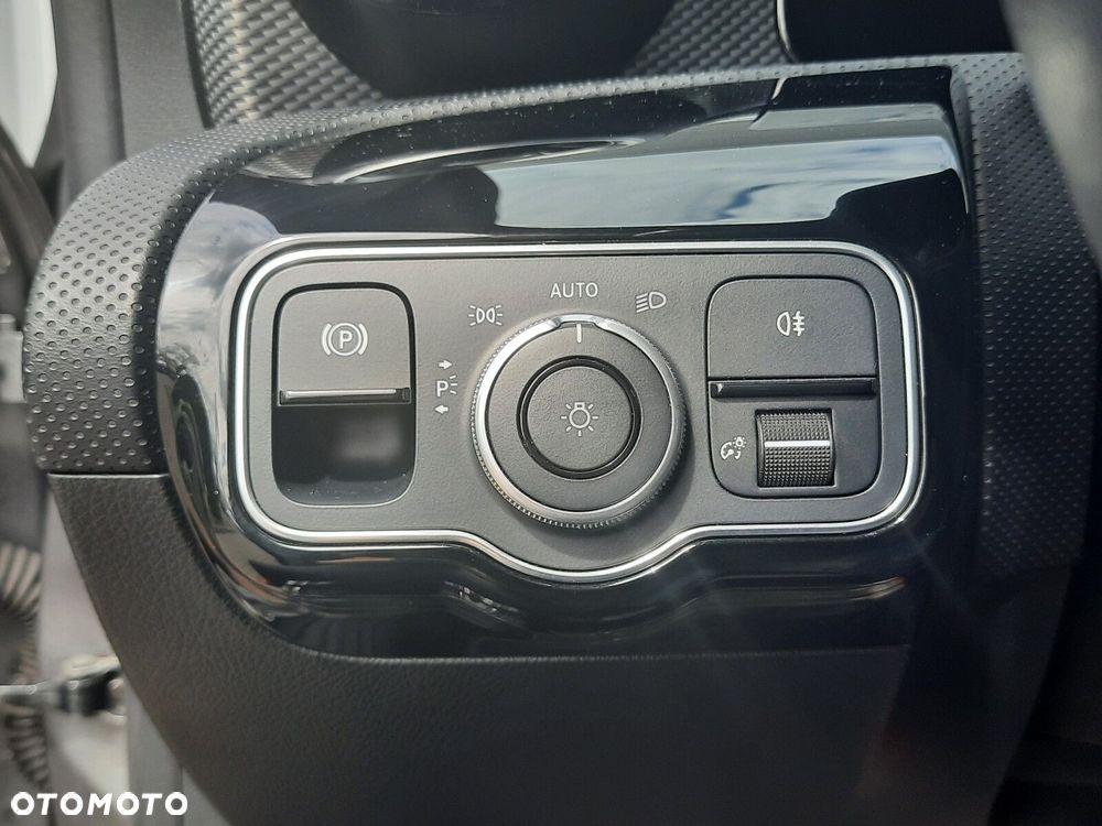 Mercedes-Benz CLA 250 Progressive 7G-DCT - 33