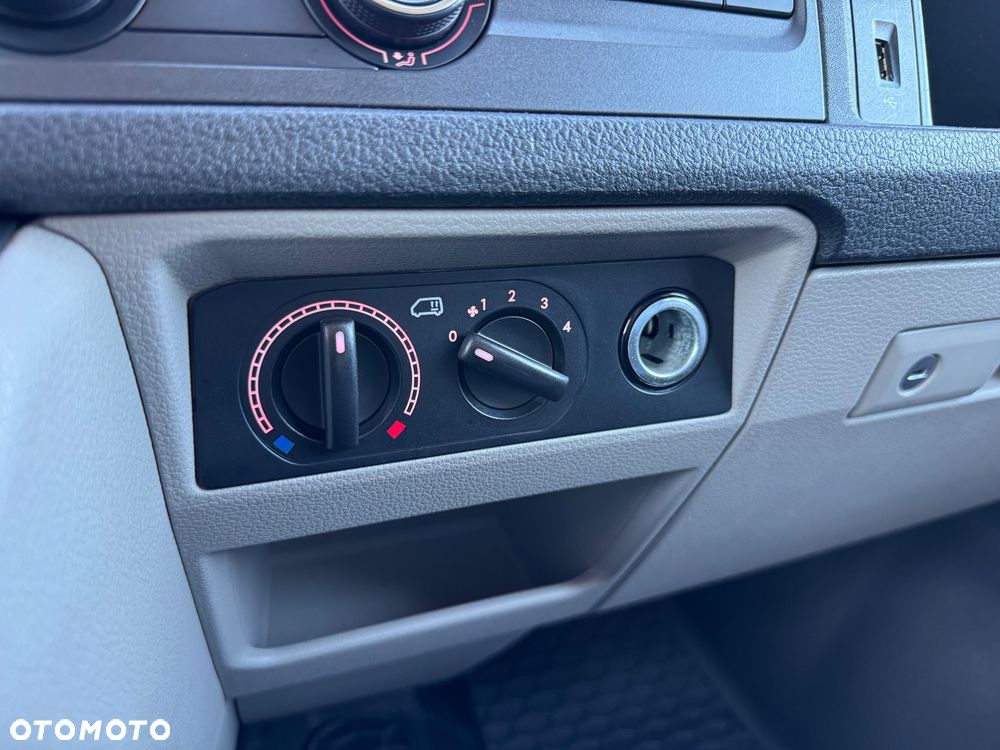Volkswagen Transporter - 28