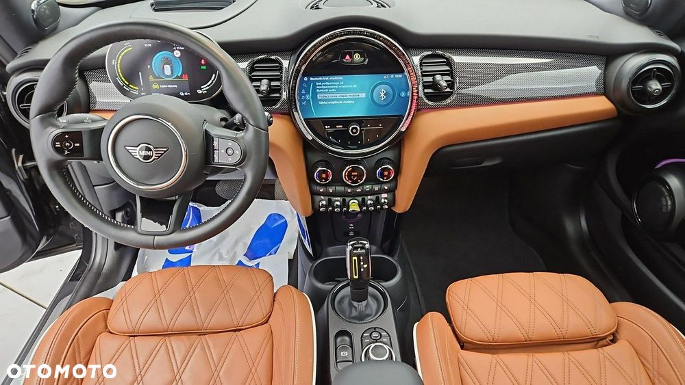 MINI Cooper SE Classic Trim - 13