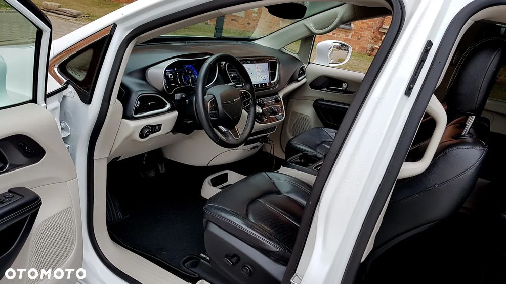 Chrysler Pacifica - 28