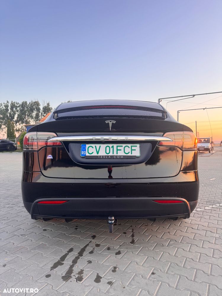 Tesla Model X - 20