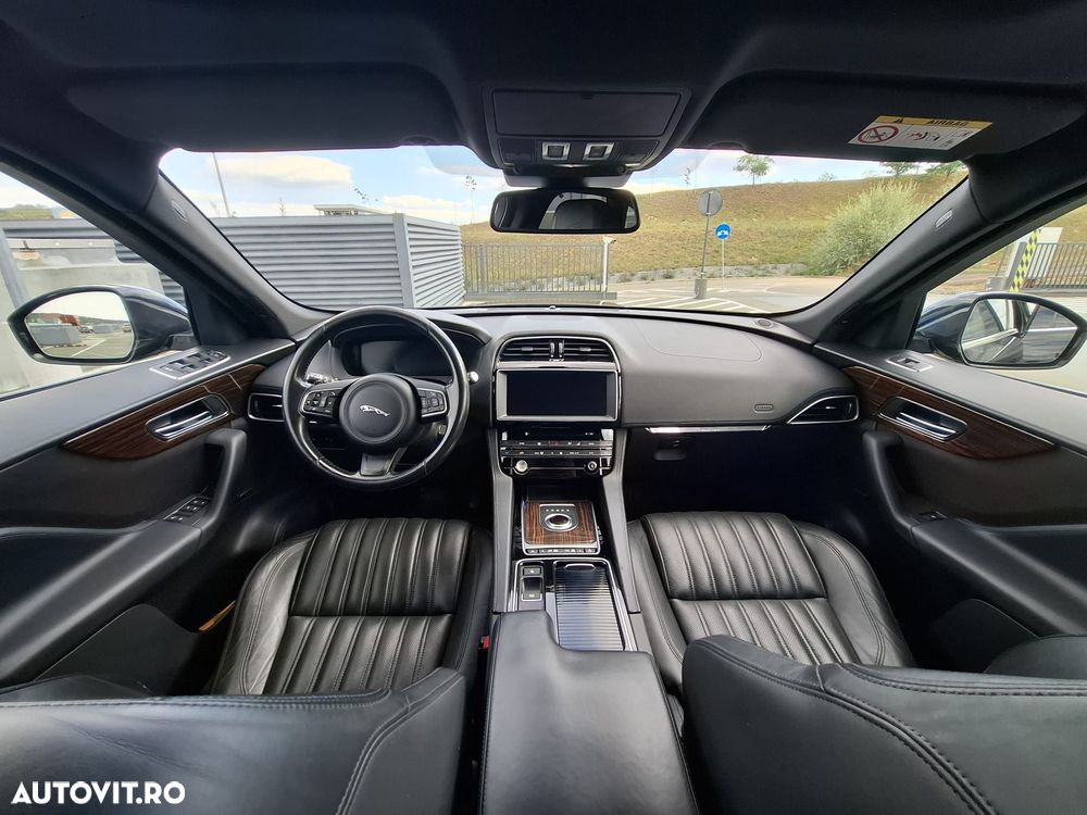 Jaguar F-Pace 20d AWD Portfolio - 11