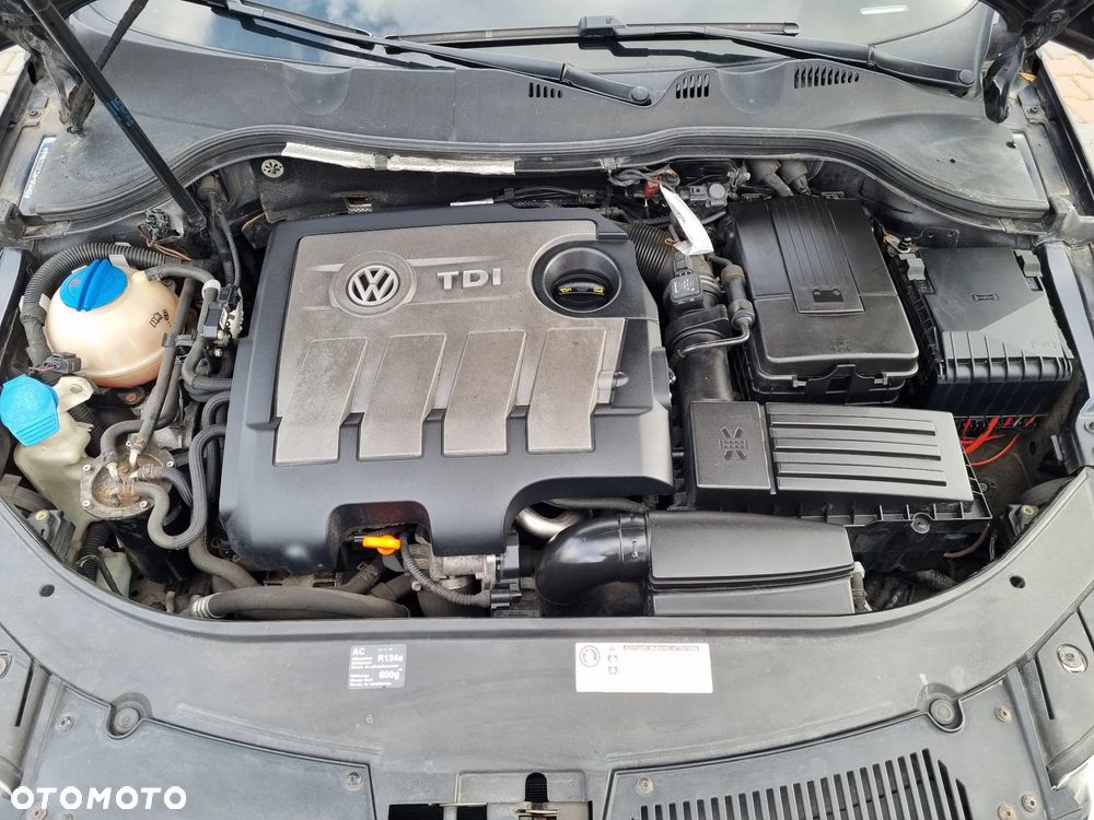 Volkswagen Passat 1.6 TDI DPF BlueMot Comfortline - 25