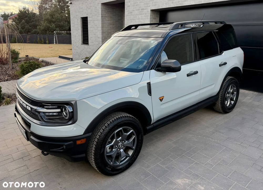 Ford Bronco - 1