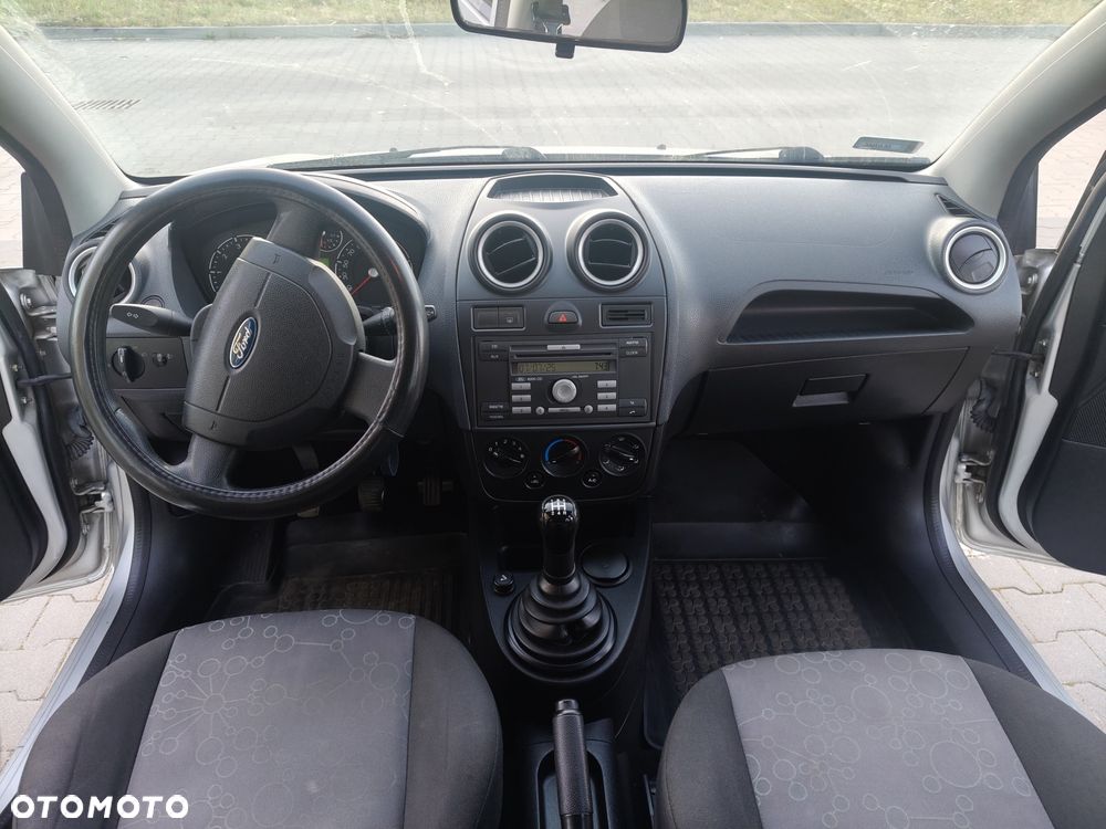 Ford Fiesta 1.3 Futura - 11