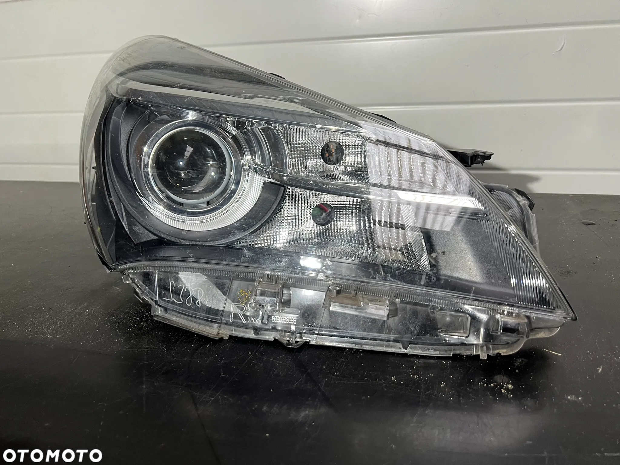 TOYOTA YARIS III LIFT 14-17 2014-2017 REFLEKTOR LAMPA PRAWA SOCZEWKA - 2