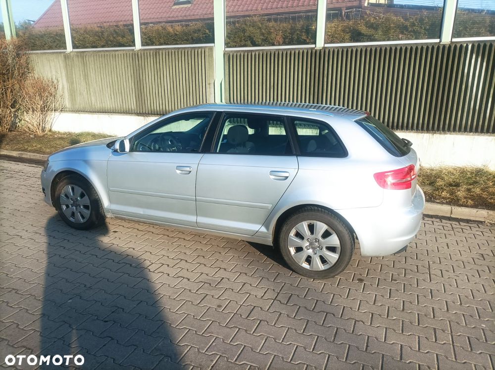 Audi A3 Sportback 1.6 TDI DPF Attraction - 4