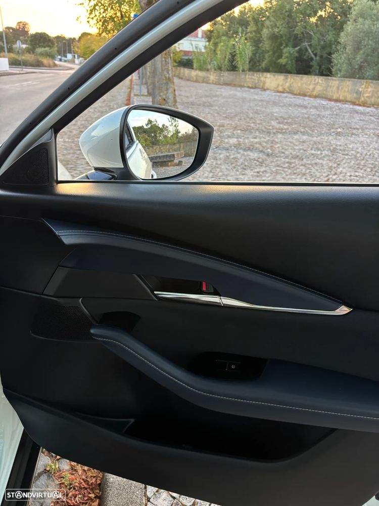 Mazda CX-30 2.0 Sky-G Evolve AT i-Active - 33