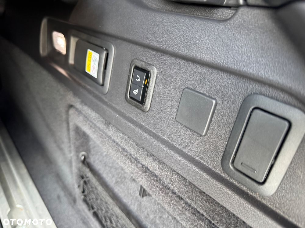 Jaguar XF 2.0 P300 AWD R-Dynamic Black - 35