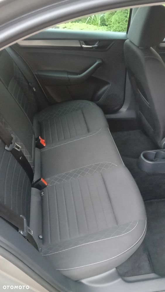 Skoda RAPID Spb 1.0 TSI Ambition - 16