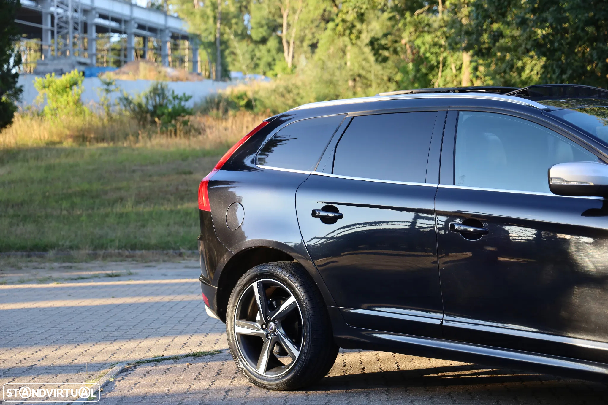Volvo XC 60 2.0 D4 R-Design Geartronic - 3