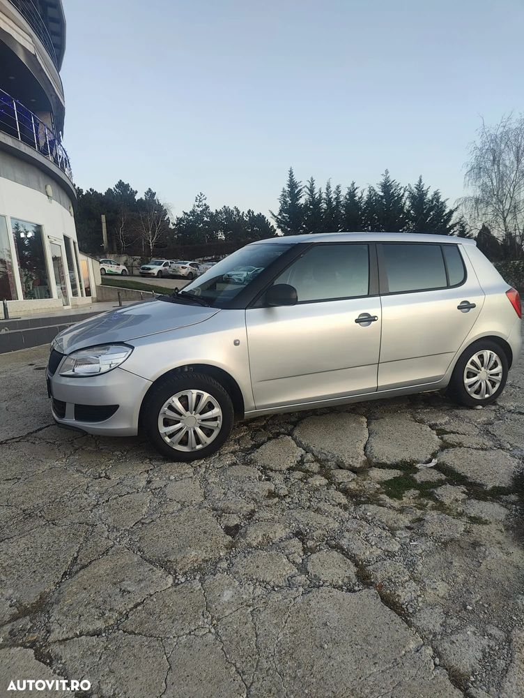 Skoda Fabia 1.2 HTP Ambiente - 9