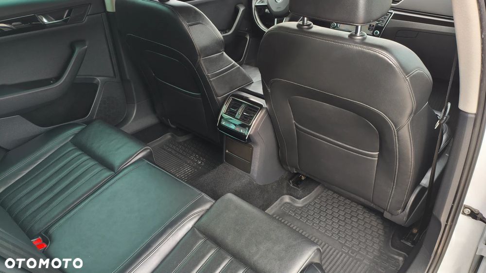 Skoda Superb 2.0 TDI L&K DSG - 37