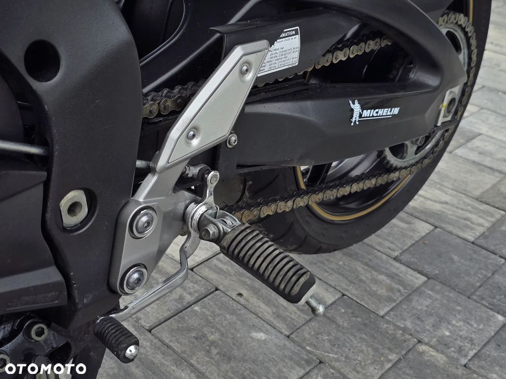 Yamaha FZ - 24
