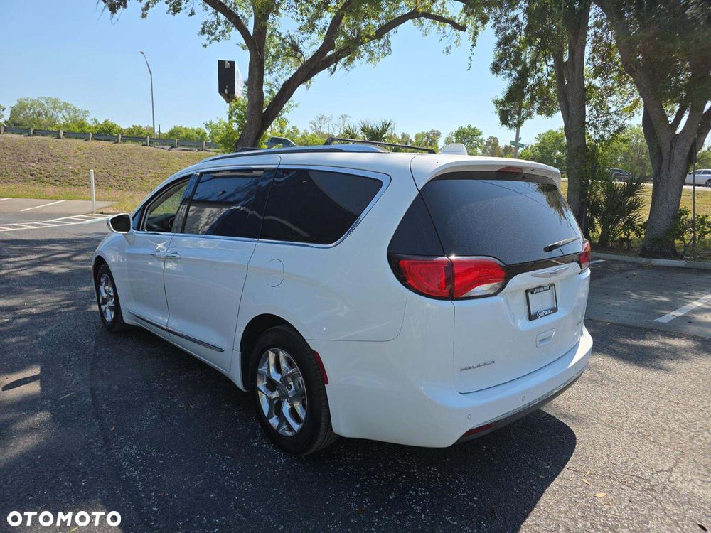 Chrysler Pacifica - 4