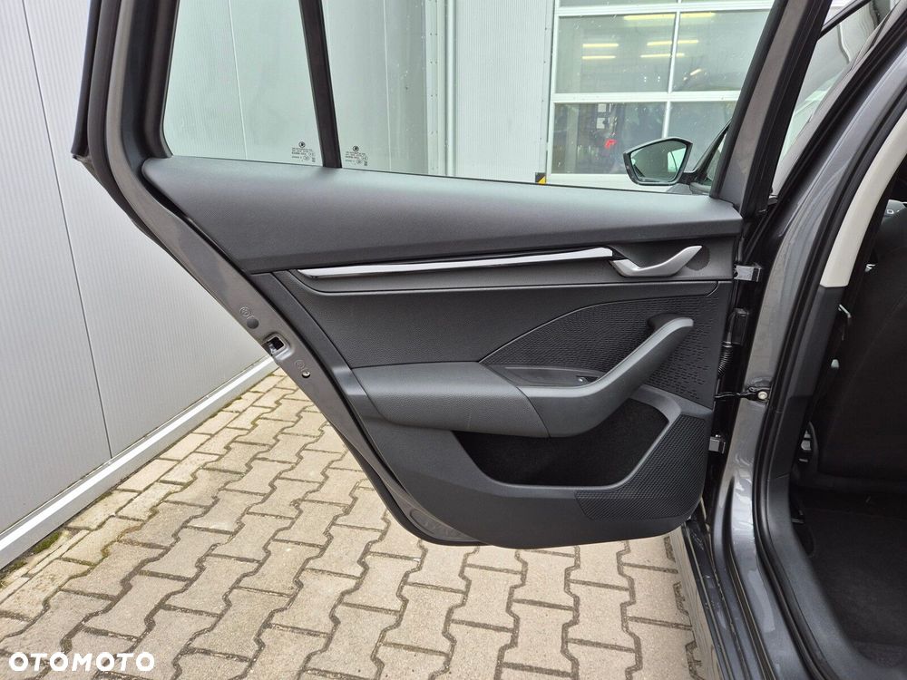 Skoda Octavia 2.0 TDI Drive Essence DSG - 16
