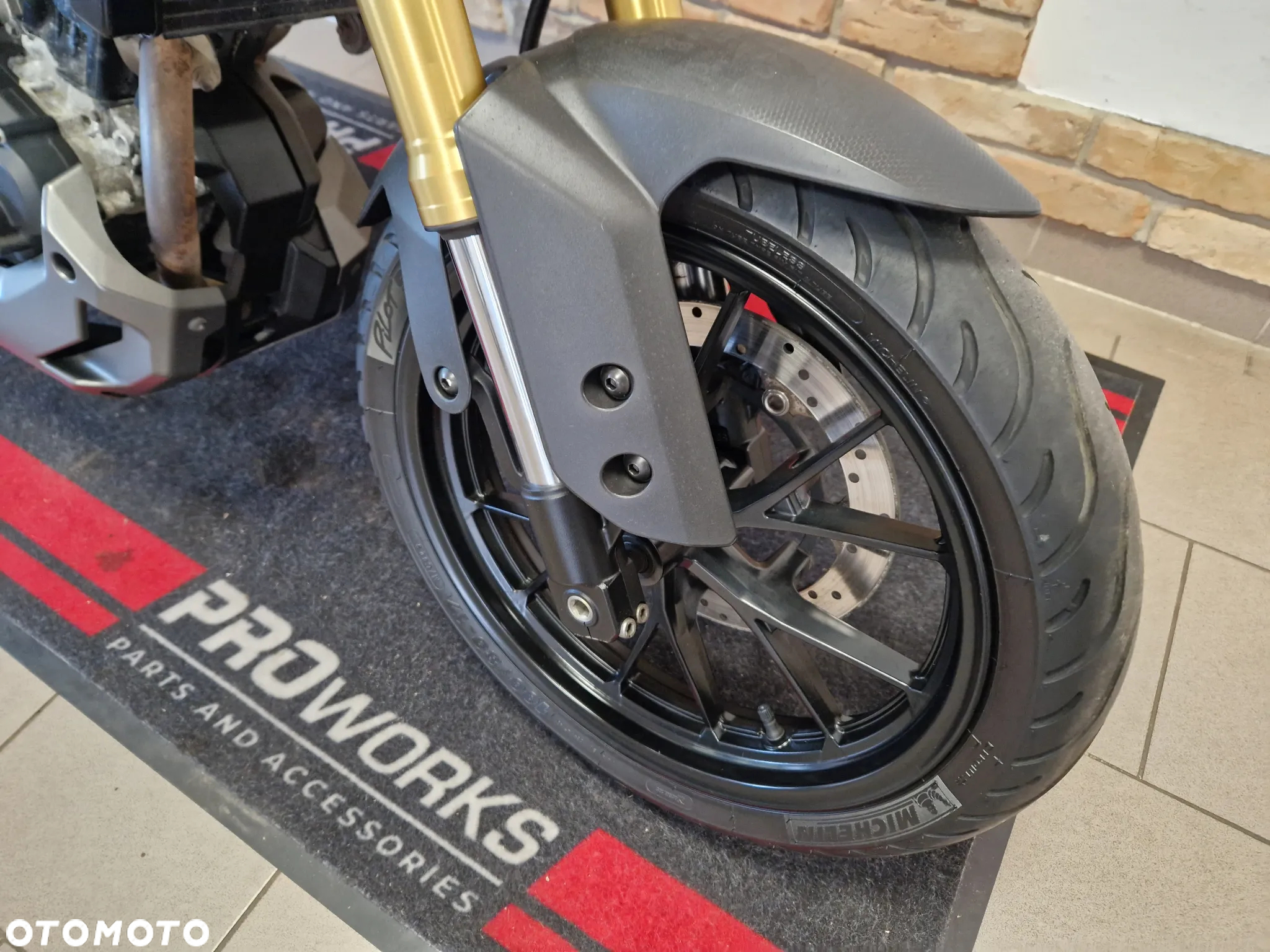 Yamaha MT - 27
