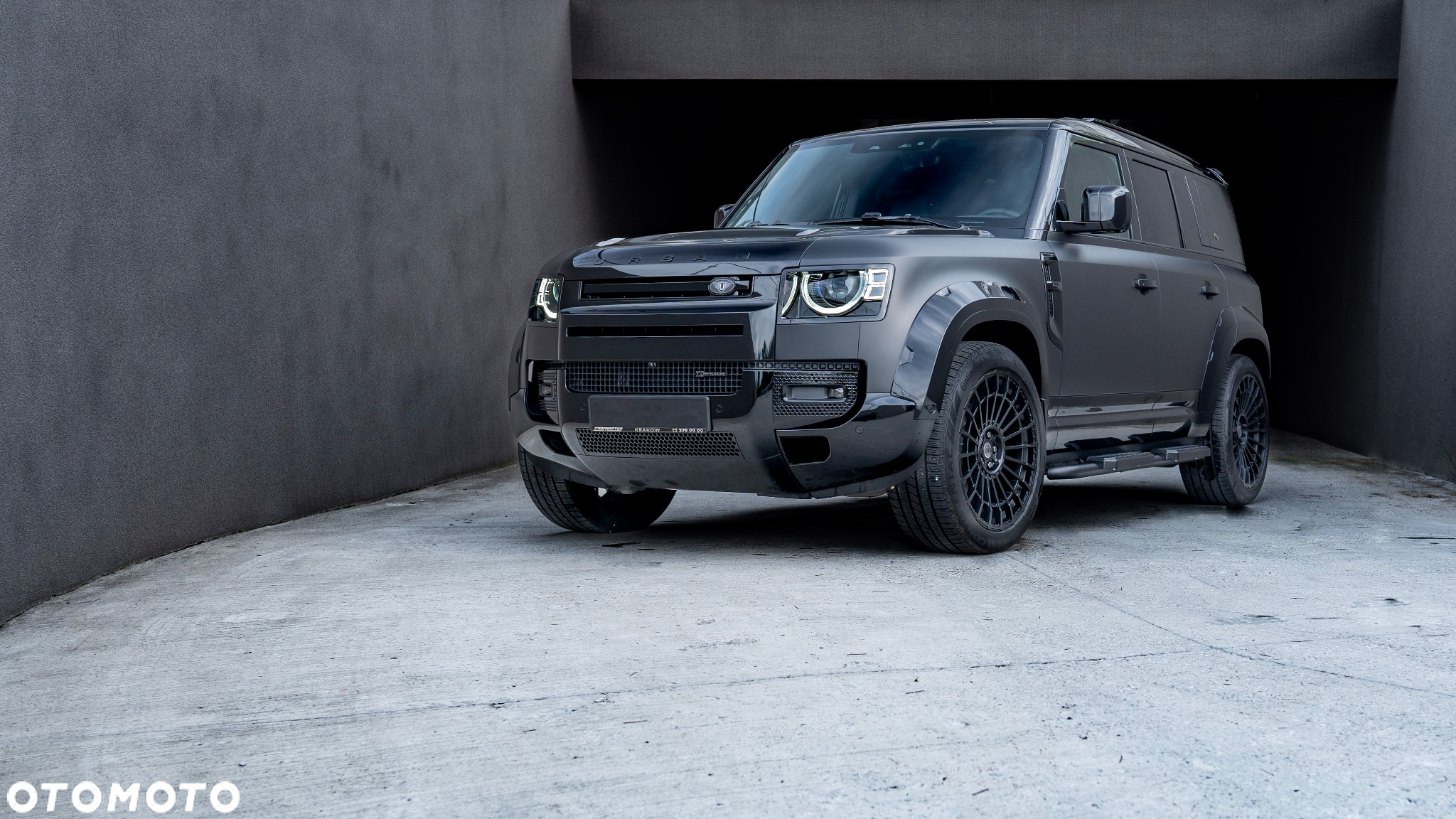 Land Rover Defender - 30